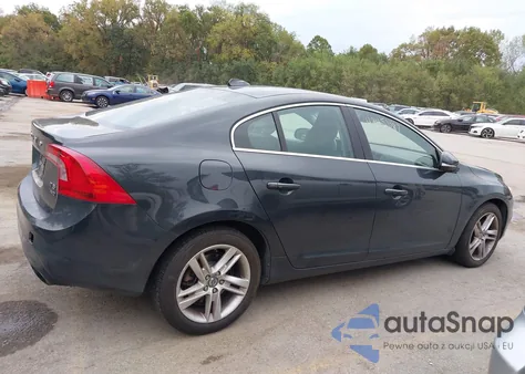 2015 Volvo S60 T5 Premier z USA, uszkodzony, nr VIN YV1612TBXF1309990